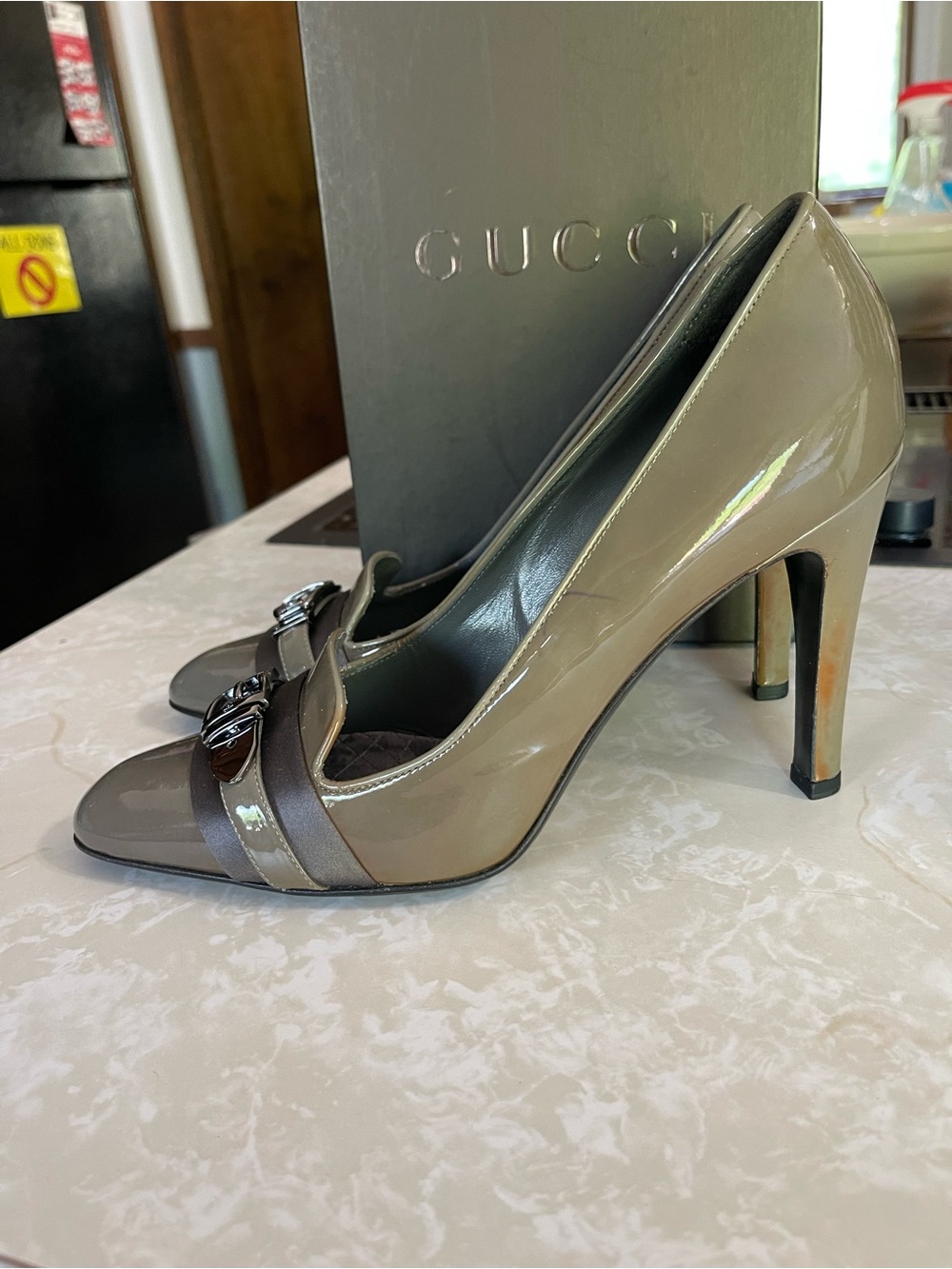 Gucci Patent Leather Buckle Pumps Heels Smoke Grey Gray Size 39B Italy Box flaw - Picture 5 of 15